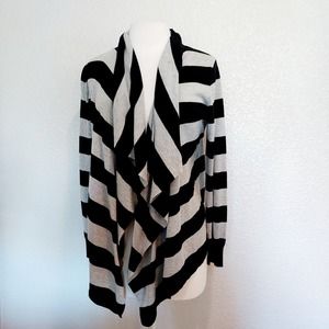 ⭐️5/$20 DKNYC Black & Gray Striped Open Cardigan Size Medium